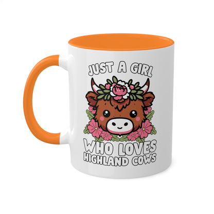 Solo una chica que ama las vacas de las Tierras Altas con flores rosas - Taza colorida de 11 oz