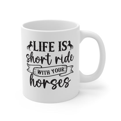 La vida es corta, cabalga con tus caballos - Taza de café de 11 oz