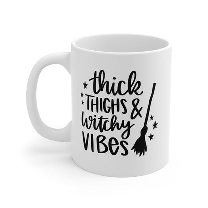 Muslos gruesos y vibraciones de bruja - Taza de café de cerámica de 11 oz