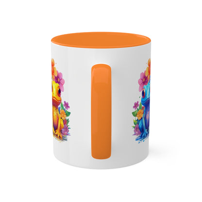 Dos adorables ranitas sentadas en un jardín - Taza de café colorida de 11 oz