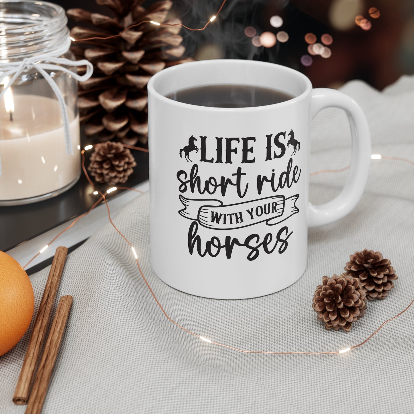 La vida es corta, cabalga con tus caballos - Taza de café de 11 oz