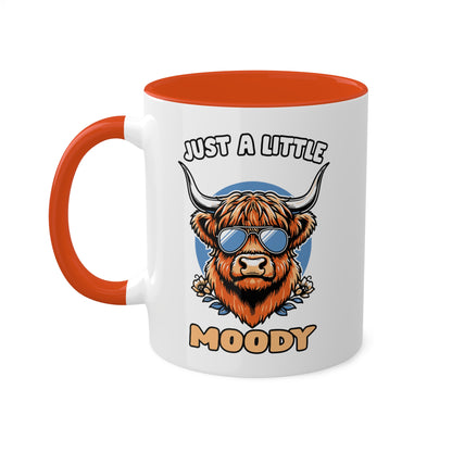 Just A Little Moody - Vaca de las Tierras Altas con Gafas de Sol - Taza Colorida de 11oz